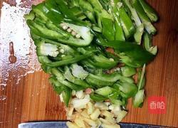 青椒炒鸡肉的做法图解3