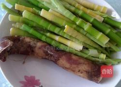 腊肠炒水竹笋的做法图解2