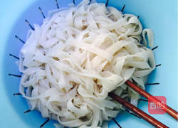 速成美食—炒面的做法图解2