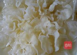 银耳红枣汤的做法图解1