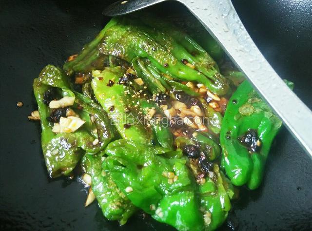 最后调入鸡精和醋岀锅