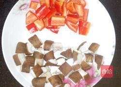 蚕豆香菇炒鸡蛋的做法图解1