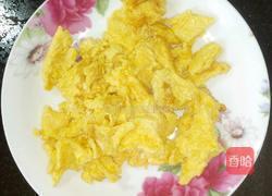 蚕豆香菇炒鸡蛋的做法图解4