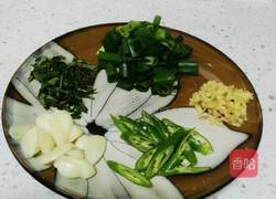 土豆烧肉的做法图解1