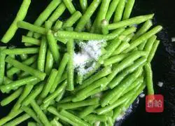 Illustration of how to make fried cowpeas 6