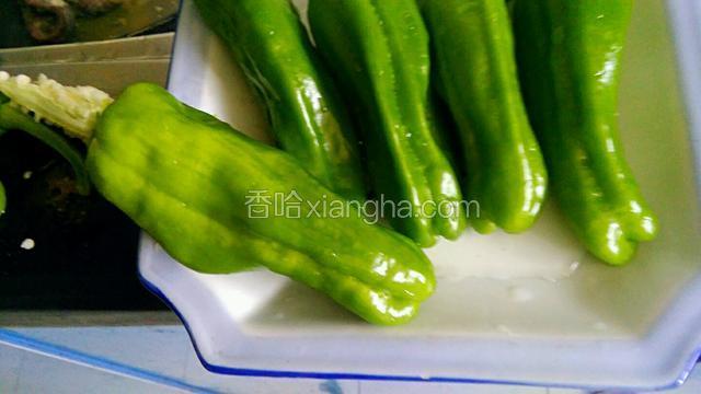 辣椒洗净掏出辣椒子