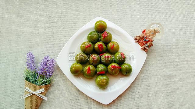 腌李子