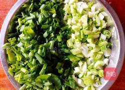 葱花炒鸡蛋的做法图解2