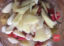 泡椒爆炒鱿鱼的做法图解2