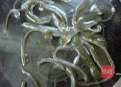 胡萝卜炒海带丝的做法图解2