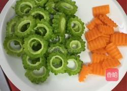 凉拌苦瓜黑木耳的做法图解2