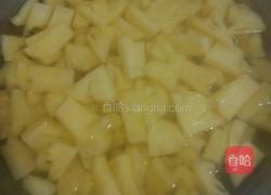 菠萝罐头的做法图解1