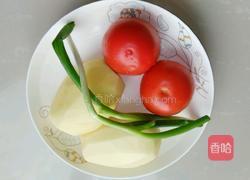 西红柿炒土豆片的做法图解1