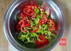 尖椒炒鸡蛋的做法图解2