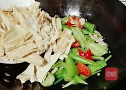 青椒炒腐竹的做法图解11