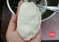 鹅蛋韭菜盒子的做法图解10