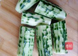 黄瓜炒火腿肠的做法图解2