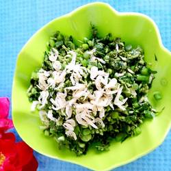 香椿拌蒜薹的做法[图]