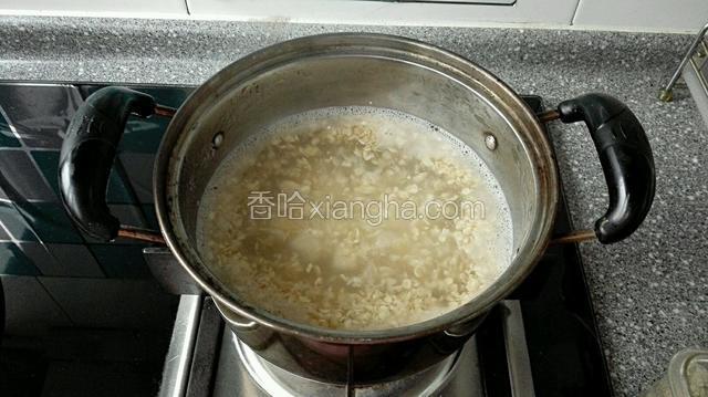 在煮上几分钟至粥粘稠即可离火