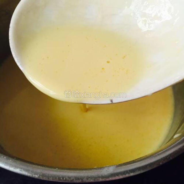 确认没有大的气泡后再煎饼皮