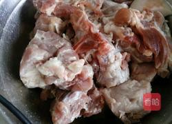 莲藕炖排骨的做法图解2