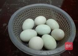腌制咸鸭蛋的做法图解2
