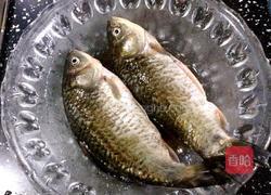 剁椒鲫鱼的做法图解1