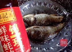 剁椒鲫鱼的做法图解2