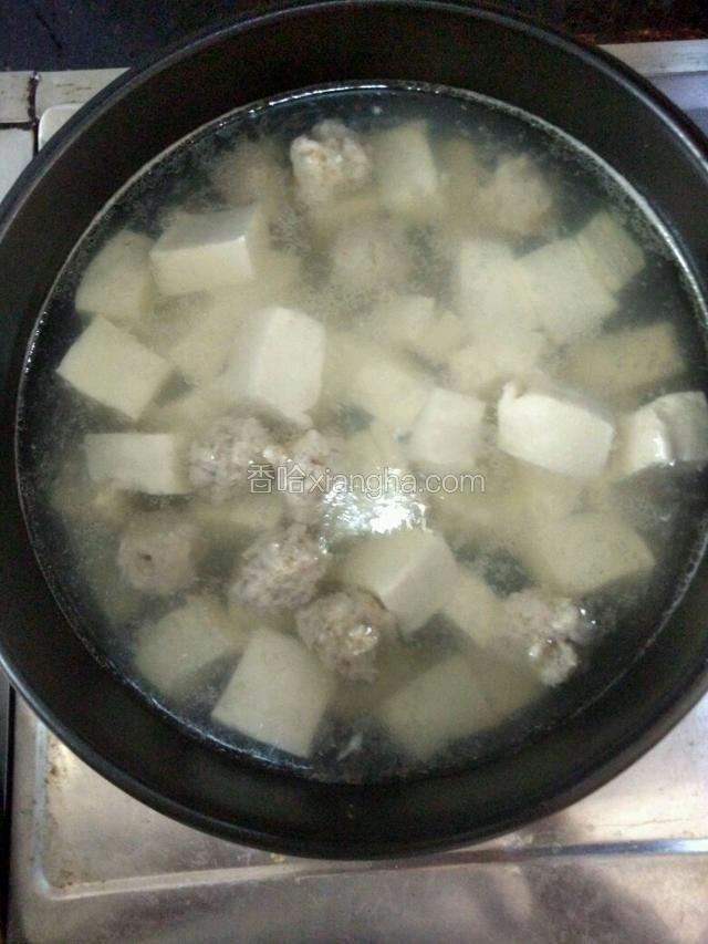 肉丸放好再放小豆腐块