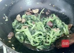 青菜炒蘑菇的做法图解4