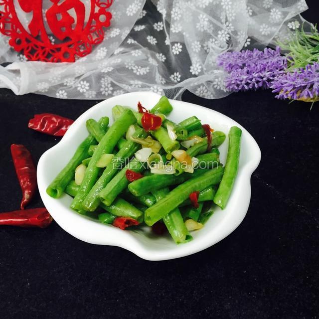 炒好后盛入盘中就可以享用啦