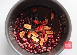 红豆黑米粥的做法图解4