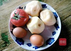 蕃茄土豆鸡蛋汤的做法图解1