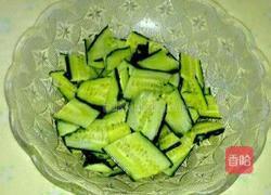 木耳黄瓜炒鸡蛋的做法图解3