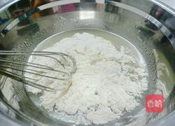 草莓奶油蛋糕卷的做法图解3