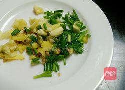 蚕豆米炒鸡蛋的做法图解2