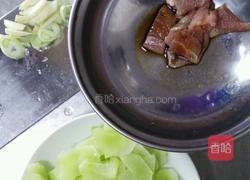 莴苣炒肉的做法图解1