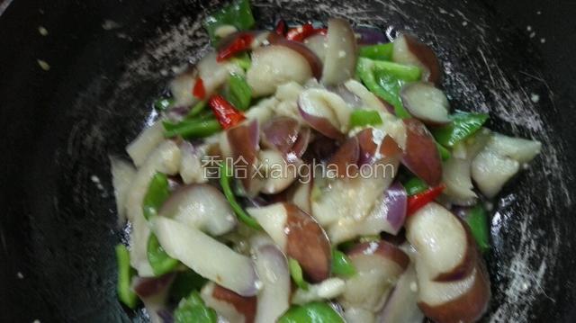 最后放红辣椒点缀