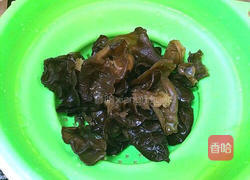 木耳炒油菜的做法图解1