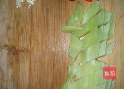 清炒莴笋片的做法图解1