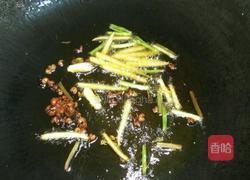 清炒莴笋片的做法图解2