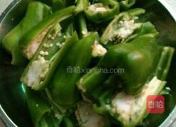 擂辣椒皮蛋的做法图解1