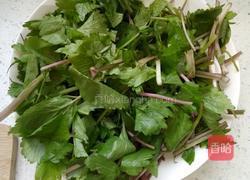 大叶芹炒土豆丝的做法图解1