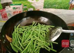 茄子炒豆角的做法图解3