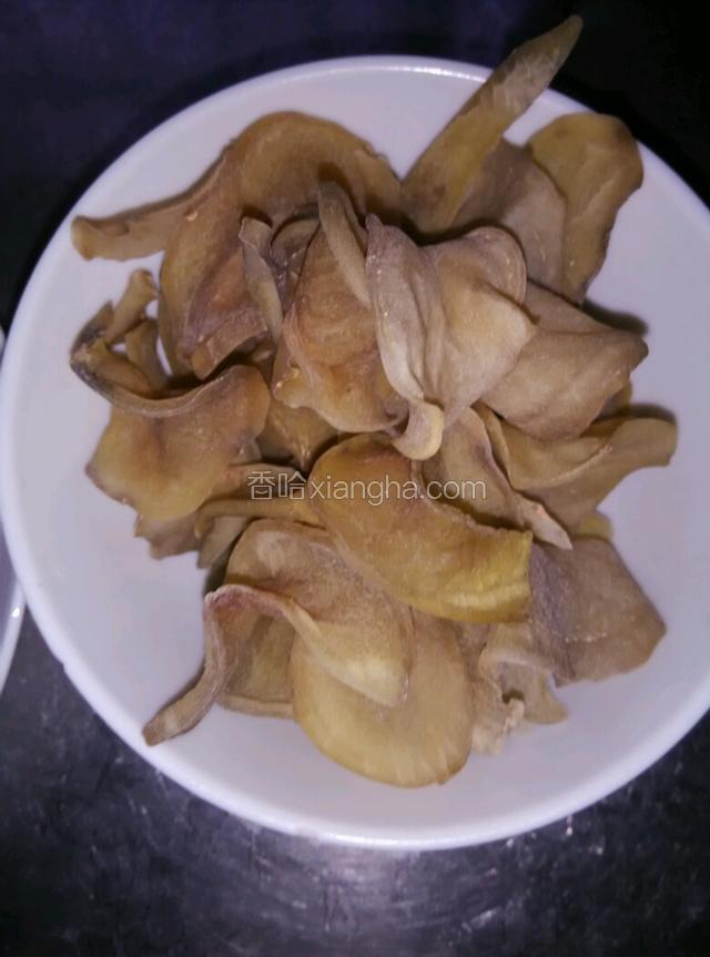 一饭碗土豆片。