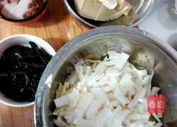 东北白菜冻豆腐炖粉条的做法图解1