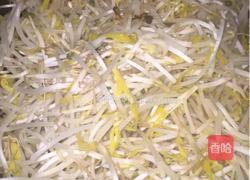 香辣绿豆芽的做法图解1