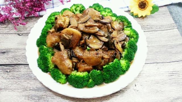 装盆，来点西兰花装饰