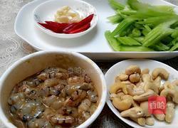 西芹炒虾仁的做法图解4