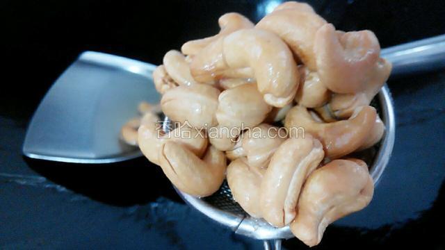 炸制有点金黄就可以捞上来，